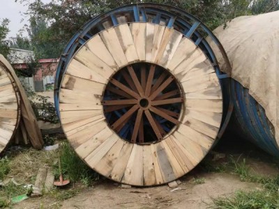 大量各年份旧电缆盘处理图6