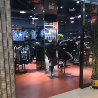 服装超市一批铁架处理（4.2高栏货车一车）