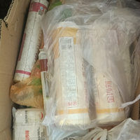 一吨多过期挂面、面包处理