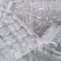 每一个月有3吨左右废旧塑料处理