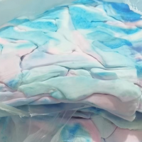 几十吨蓝月亮洗衣片边角料处理