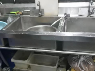 140平麻辣烫店设备物资打包处理