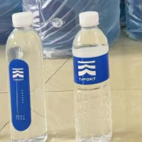 1000多箱临期矿泉水处理