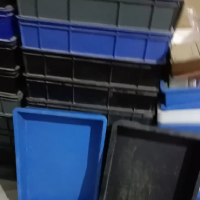七十多个塑料箱处理