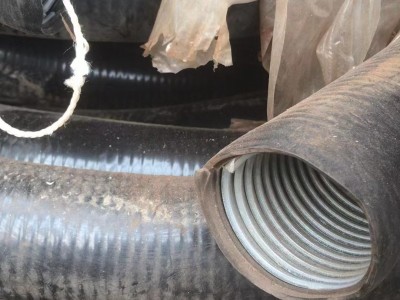 每月50吨废新包塑金属胶管处理图2