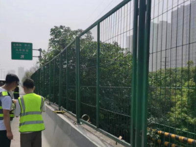一批高速公路护栏需要拆除回收处理