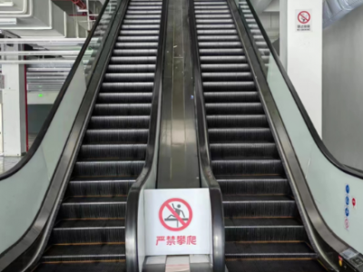 两部扶梯及一部直梯需要拆除回收处理