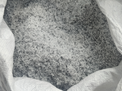 厂里每个月一吨多亚克力废料处理