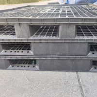 厂里每个月2000多个塑料托盘处理