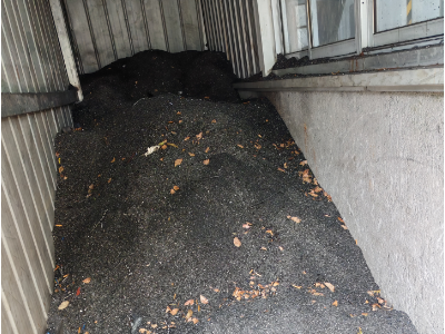 加工厂里每个月十几吨铁屑处理