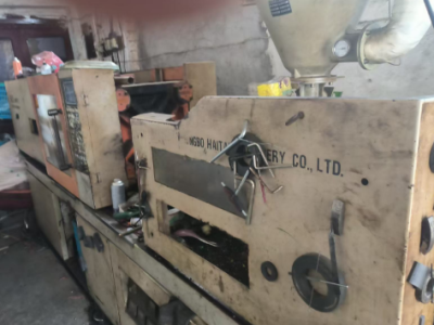 一台注塑机及一台粉碎机设备处理