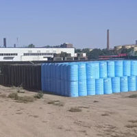 厂里每个月900多个食品级铁桶处理