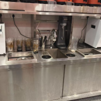 倒闭奶茶店设备、空调物资打包处理