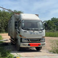 一辆箱式货车处理