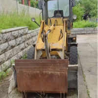 一辆铲车设备处理