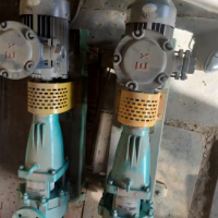 厂里离心泵等设备物资打包处理