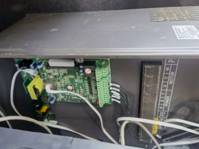 公司3台大的变频器及5台小的变频器设备处理