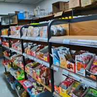 一百多平超市货架、空调、冷藏柜等设备物资打包处理