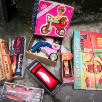 玩具回收 70年代铁皮玩具  小汽车  飞机  画片玩具收购