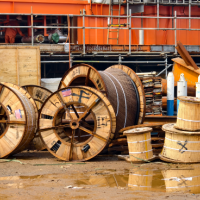 厂里一批废电缆、废钢铁、废纸等废品物资处理