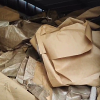 厂里一吨多淋膜纸处理