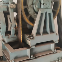 一批小区电梯设备拆除处理