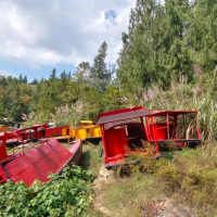 200多个6-11米长左右的铁皮渔船处理