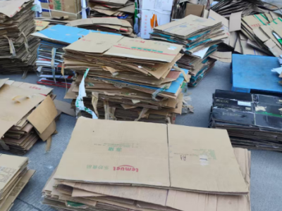 厂里每个月七八吨废纸箱板处理