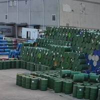 厂里四万多个食品级铁桶处理