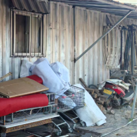 一个长12米集装箱房拆除处理