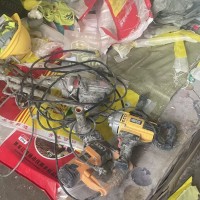 工地有三个电锤和一台空压机 和两个小车处理