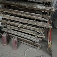 工地上有二十几个铁托盘处理，一月底还有些木托盘