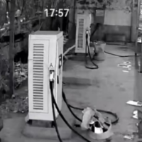 两台120千瓦的四把枪充电桩处理