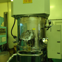 公司五套电池生产设备及焊接机，涂布机、分切机等设备打包处理