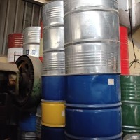 厂里有五六十个铁桶处理