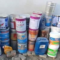 几十桶油漆处理