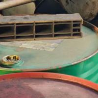 几桶废螺杆油处理