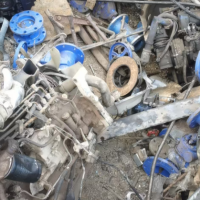 七八十个废旧阀门处理