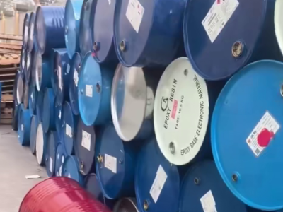 厂里每个月三四百个铁桶处理