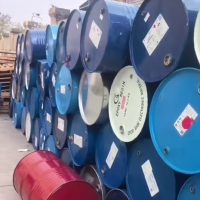 厂里每个月三四百个铁桶处理