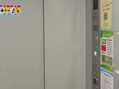 厂里一部载货电梯拆除处理
